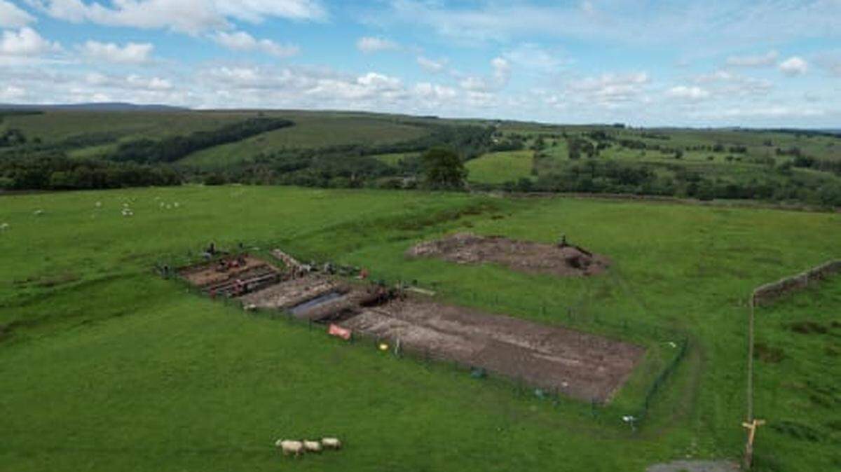 Excavación de las zanjas del norte en el fuerte romano de Magna.