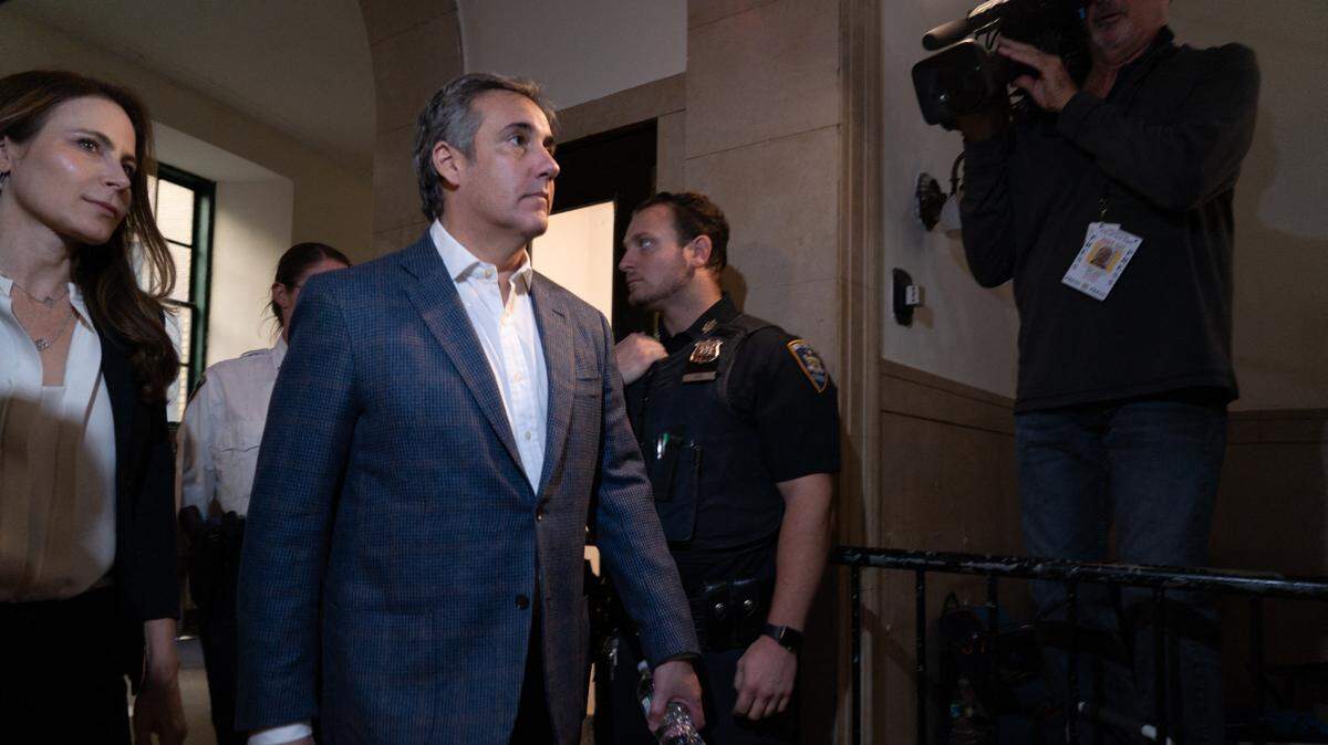 El ex abogado de Trump, Michael Cohen, llega a la sala de la Corte Suprema del Estado de Nueva York en Nueva York para testificar en el juicio por fraude cívico de Donald Trump, mientras Trump permanece presente, el 24 de octubre de 2023.