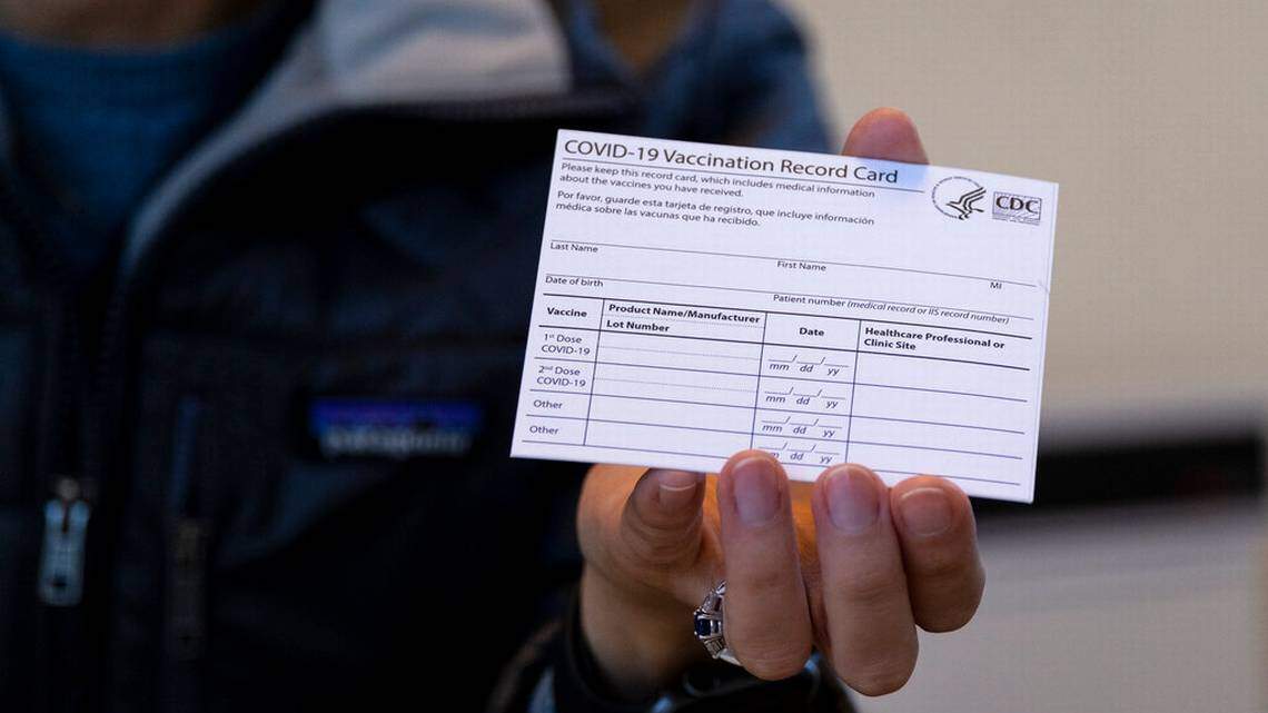 ¿Perdiste o dañaste tu prueba de vacunación contra el COVID-19? Te contamos cómo recuperarla