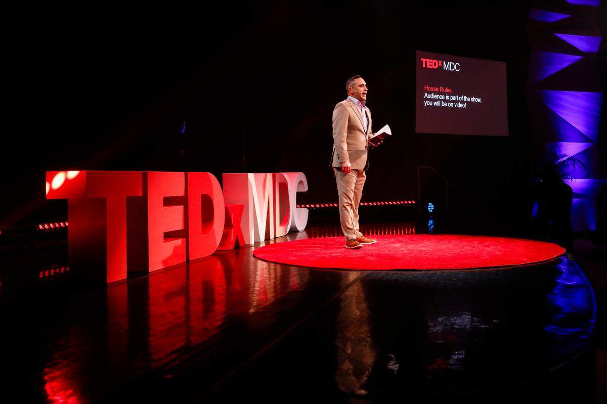 El Miami Dade College (MDC) presentó la primera edición del TEDxMDC. El evento, organizado de manera independiente con licencia de TED, contó con voces locales.