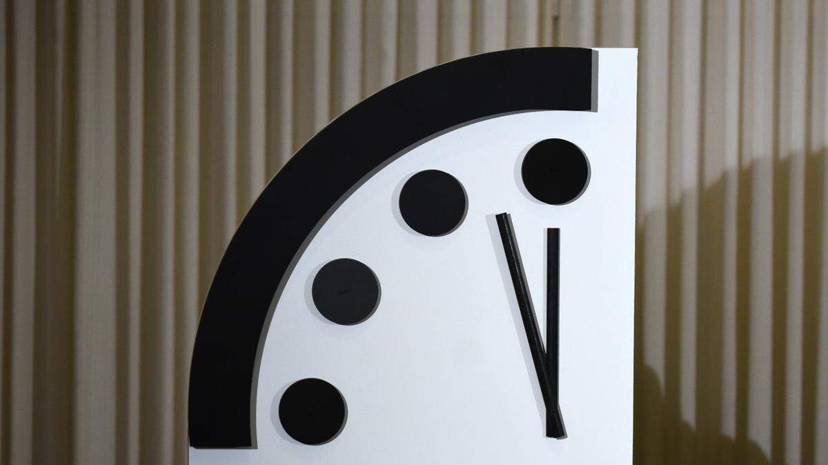 El Reloj del Juicio Final permanece a 2 minutos de la medianoche, lo más cerca del punto simbólico de aniquilación que ha estado el icónico Reloj desde 1953 en el apogeo de la Guerra Fría, durante una conferencia de prensa en el National Press Club el 24 de enero de 2019. Foto de Olivier Douliery/Abaca/Sipa USA