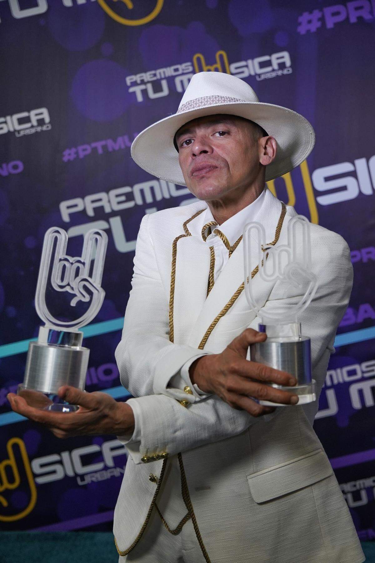La trayectoria de Vico C fue reconocida en los Premios Tu Música Urbano .