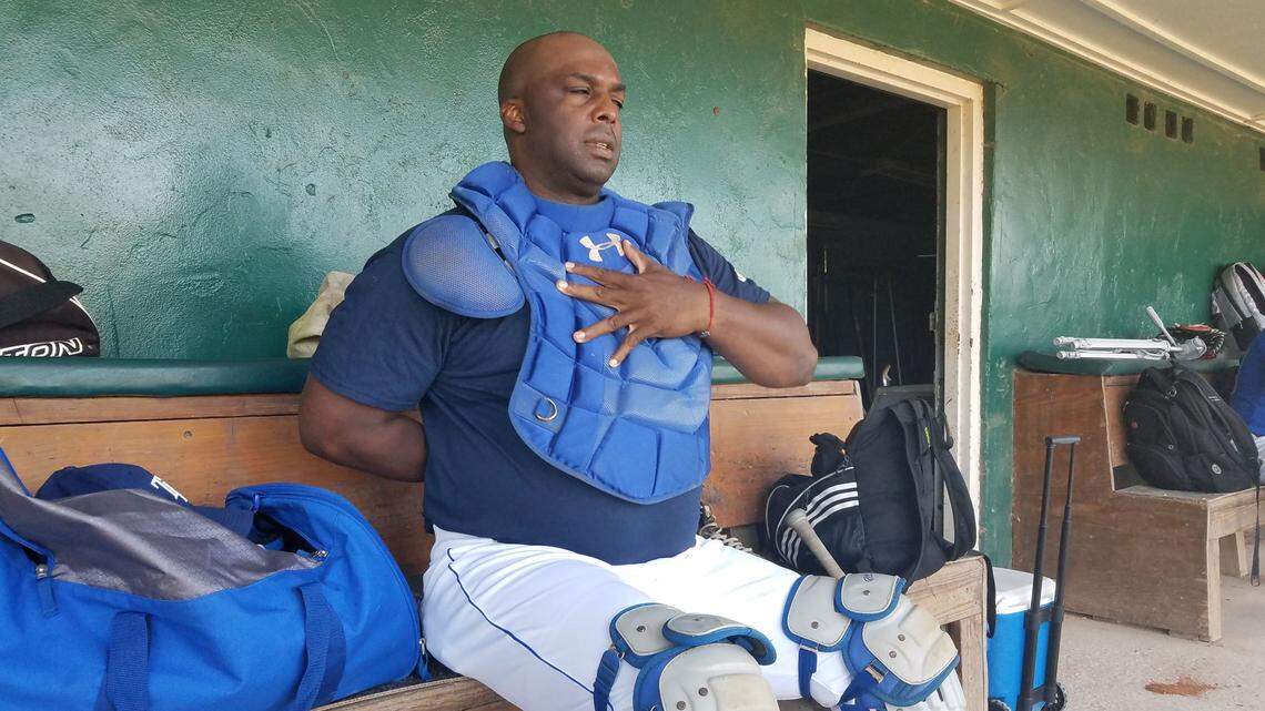 Ángel López se prepara para jugar en el partido homenaje a Omar Linares el 24 de noviembre en Tampa.