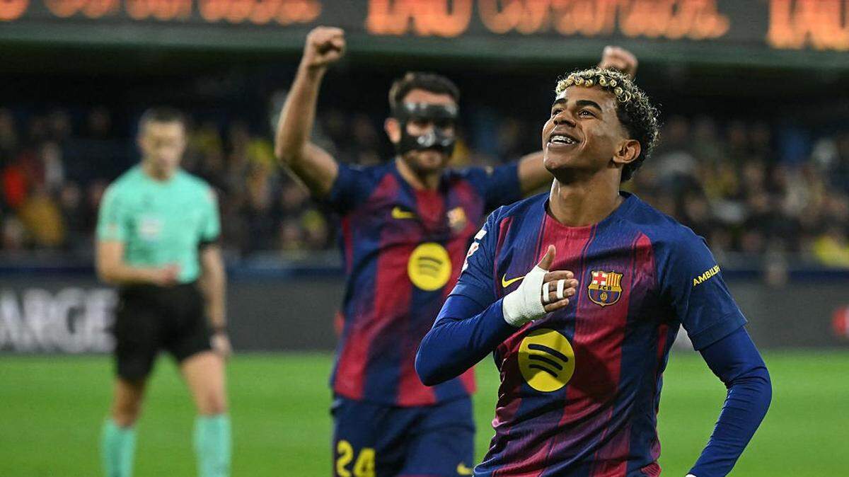 El delantero de Barcelona Lamine Yamal celebra un gol contra Villarreal en un partido de la liga española, el 21 de diciembre de 2025. 