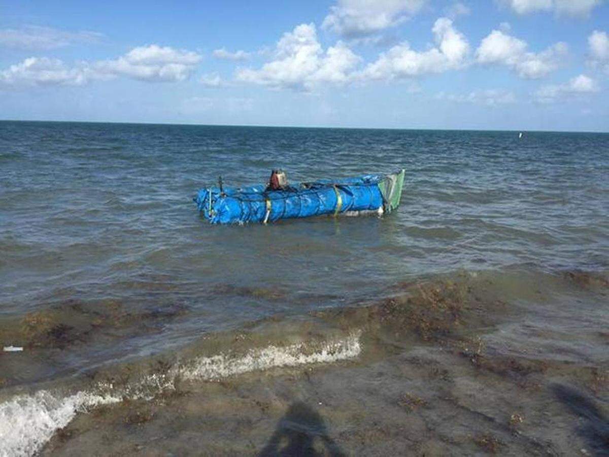Imagen de la balsa arrastrada por la marea hasta las costas del sur de la Florida. 