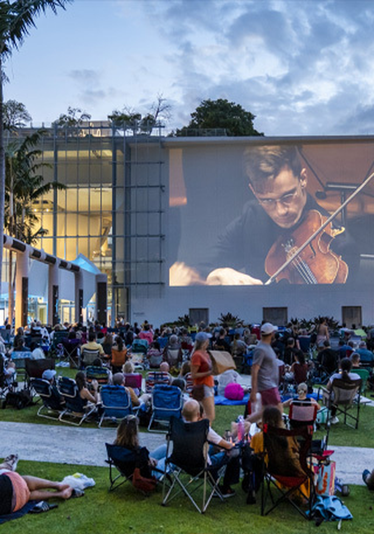 Concierto WALLCAST®: Denève: Sinfonía fantástica en New World Symphony, Miami Beach.