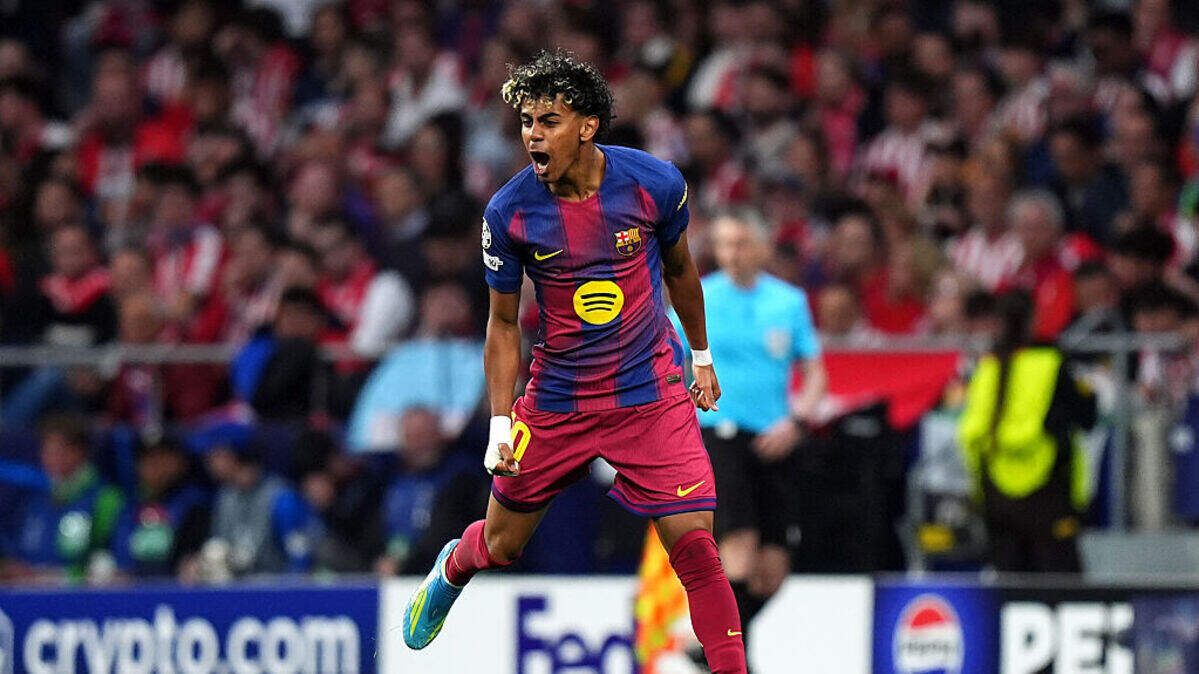 El astro de Barcelona Lamine Yamal celebra tras anotar un gol ante el Atlético de Madrid en el partido de vuelta de cuartos de final de la Liga de Campeones, efectuado el 14 de abril de 2026 en Madrid. 