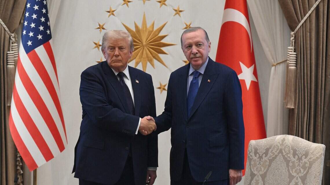 Donald Trump llegó a Ankara para participar en la cumbre de líderes de la OTAN
