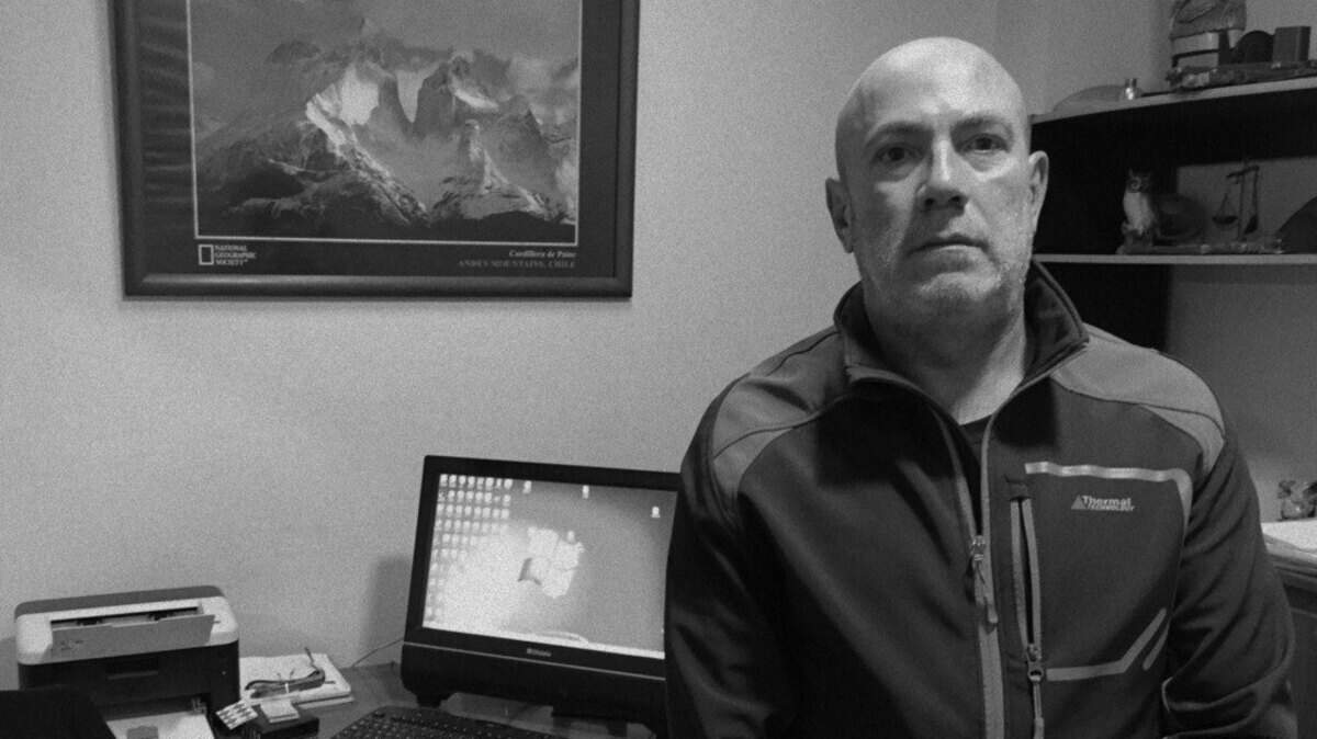Mi sueño “más soñado” es vivir en la montaña rodeado de eucaliptos, tener un chivo, seguir editando hasta que me ponga viejito y de vez en cuando escribir un poema.