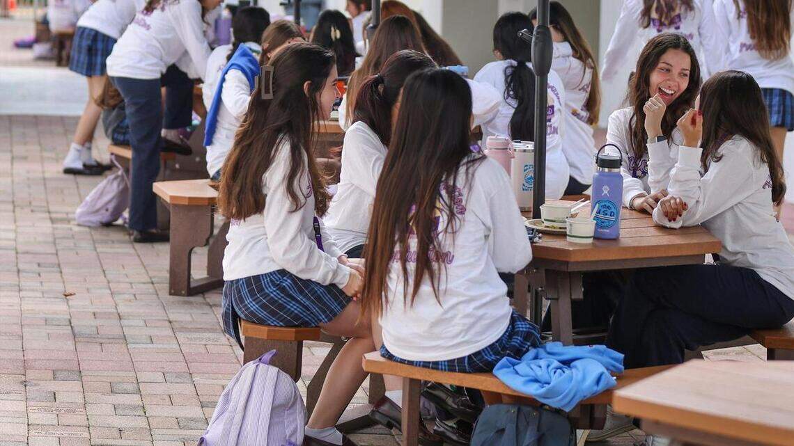 Florida aprueba $15 millones para seguridad en escuelas católicas de Miami