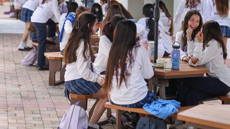 Florida aprueba $15 millones para seguridad en escuelas católicas de Miami