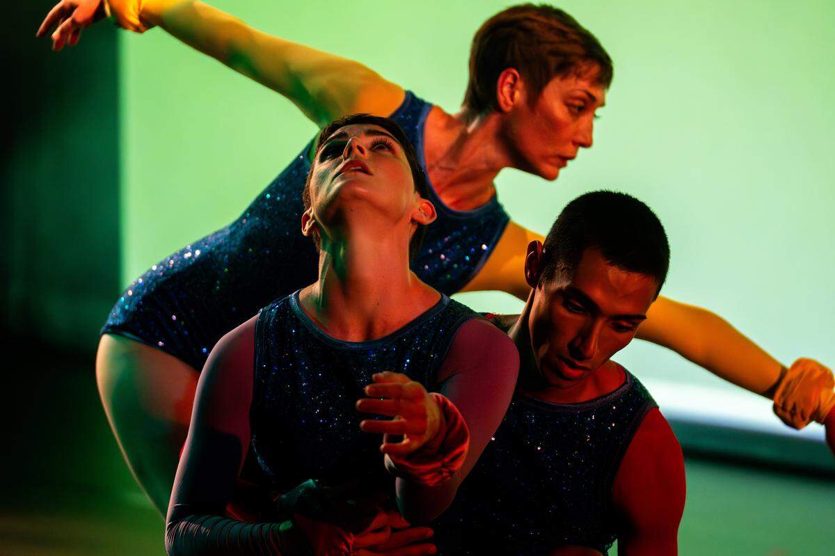 Meredith Barton, Isaiah Gonzalez y Amy Trieger, en “Golf” de Brigid Baker, que se estrenó el viernes 9 de mayo, en el Lehman Theater del North Campus de Miami-Dade College.  