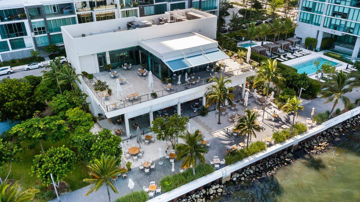 Amara at Paraiso, cocina americana con sabor latino y tropical frente a la Bahía de Biscayne.