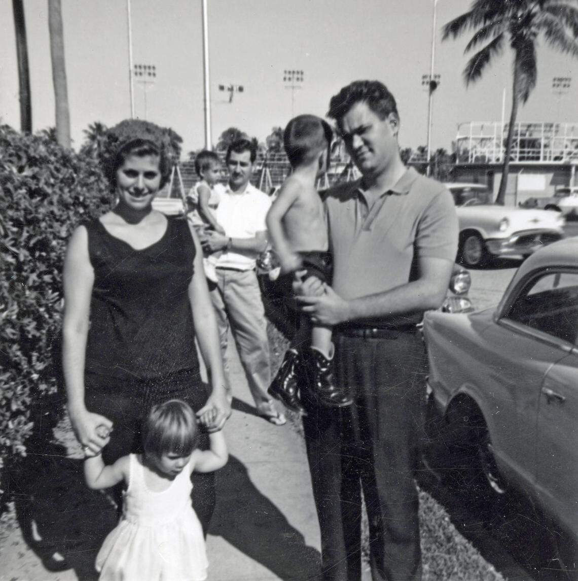 George Feldenkreis with his first wife Dorita and their children, Fanny and Oscar.