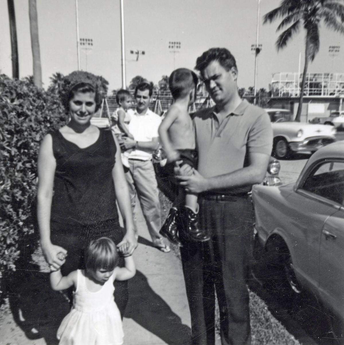 George Feldenkreis with his first wife Dorita and their children, Fanny and Oscar.
