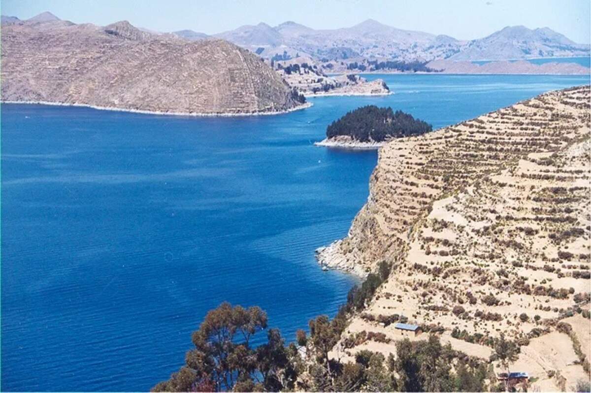 Vista panorámica del Lago Titicaca.