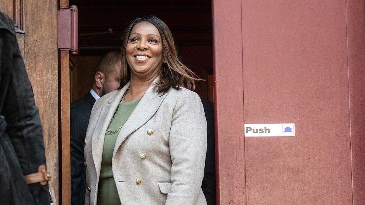 Un gran jurado declinó el jueves acusar a la fiscal general de Nueva York, Letitia James, enemiga política del presidente Donald Trump, por cargos de fraude bancario, reportaron medios estadounidenses.