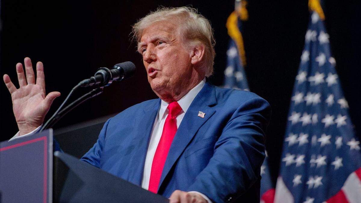 El expresidente de Estados Unidos y candidato republicano Donald Trump habla en un acto de campaña en la localidad de Asheville, en Carolina del Norte, el 14 de agosto de 2024.