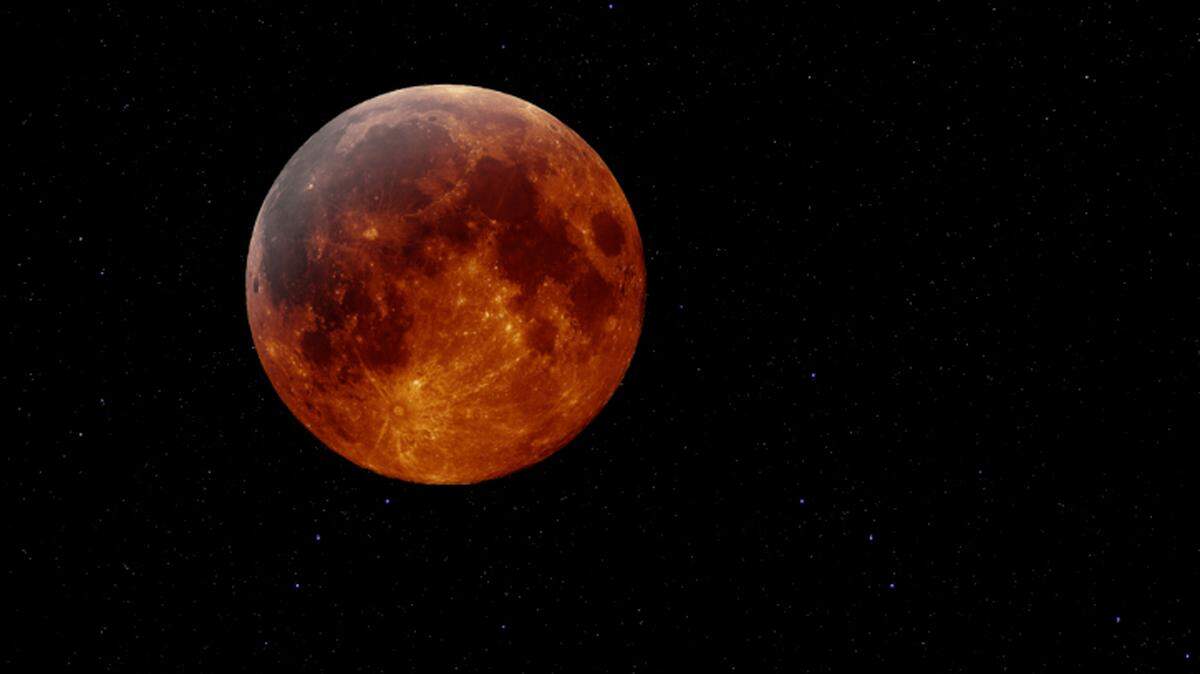 La Luna tendrá un tono rojizo, un poco cobrizo, por eso se le llama “luna sangrante” o luna de sangre.