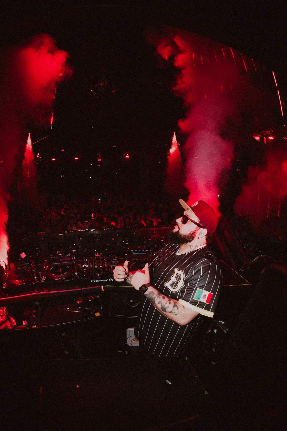 DJ Deorro is succeeding with the latest work “Discoteca (Decorro Remix)” with the artists IAmChino and Pitbull.