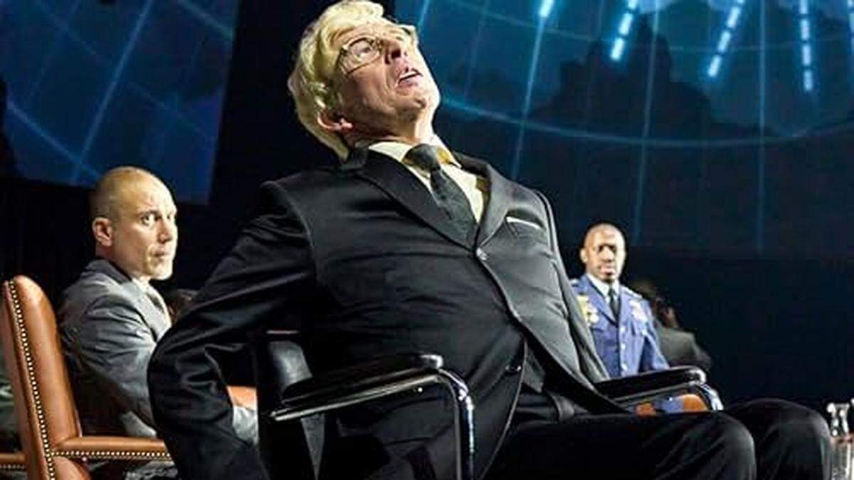 Coral Gables Art Cinema presenta 'Dr. Strangelove' (2024). Esta obra de teatro gira en torno a un general rebelde llamado Buck Turgidson que provoca un ataque nuclear. 