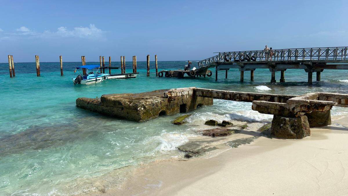 Johnny Cay cumple las fantasías de las playas de blanquísimas arenas.
