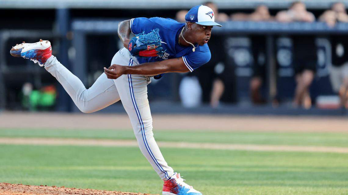 Con apenas 23 años, el zurdo avileño Kendry Rojas está a las puertas de su debut en Grandes Ligas, pero su historia comienza lejos del montículo. 