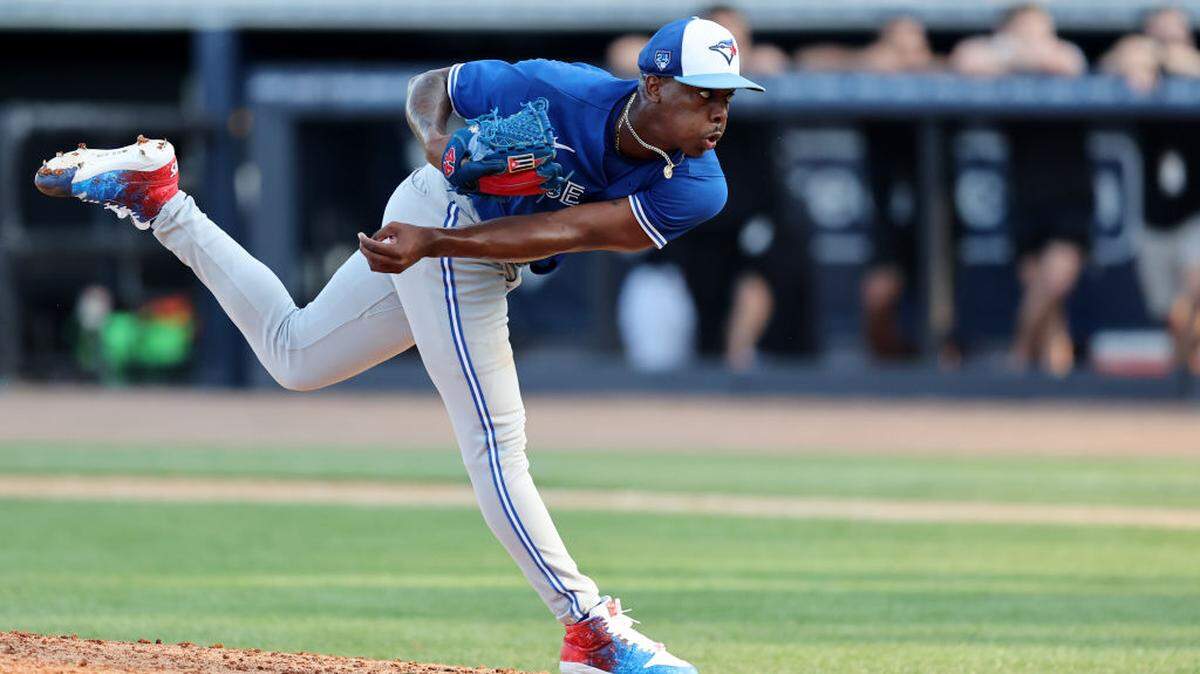 Con apenas 23 años, el zurdo avileño Kendry Rojas está a las puertas de su debut en Grandes Ligas, pero su historia comienza lejos del montículo. 