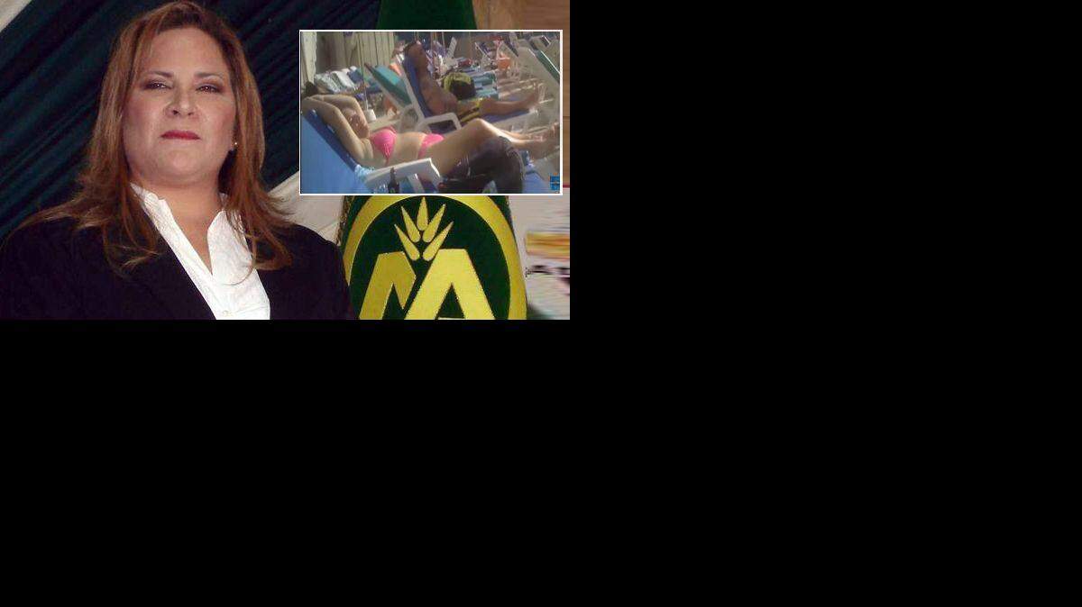 La ex viceministra de Agricultura de Perú, Eufrosina Santa María, fue captada en horario laboral tomando el sol, en momentos en que el norte y el centro del país luchan contra las lluvias, inundaciones y avalanchas.