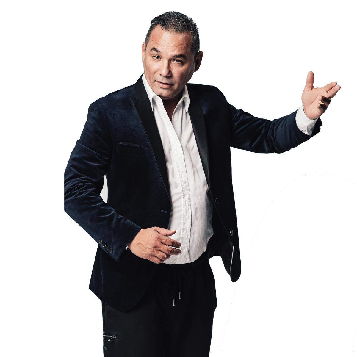 Yoshvani Medina escribe, dirige y coprotagoniza ‘Hialeah Social Trap’.