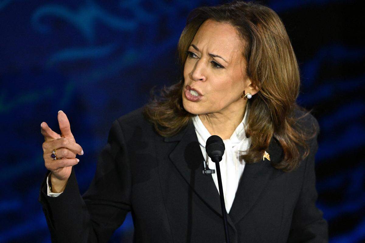 Harris definió a las restricciones estatales impuestas al procedimiento, promulgadas desde 2022, como “las prohibiciones de Trump al aborto”, y dijo que era inmoral quitarle a una mujer la capacidad de tomar decisiones sobre su propio cuerpo.