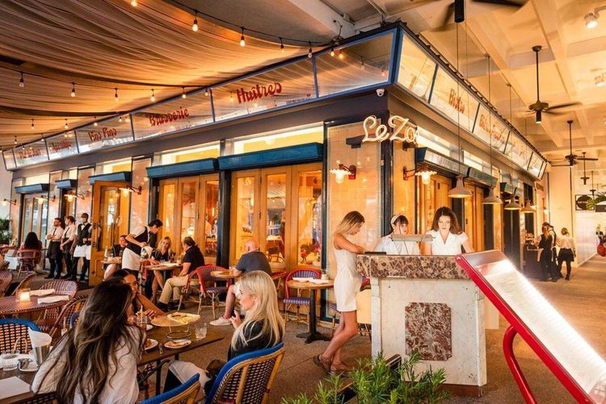El restaurante Le Zoo en Bal Harbour Shop es simple y clásico con un paquete de cena familiar.