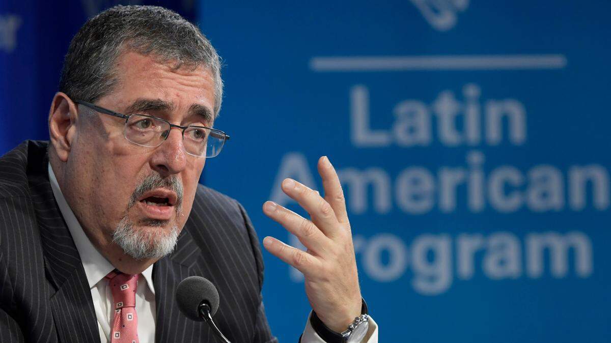 La Fiscalía de Guatemala ha avanzado con investigaciones y ha planteado la posibilidad de anular los resultados de los comicios presidenciales que fueron certificados por la máxima autoridad electoral, y le dieron la victoria a Bernardo Arévalo. En la foto, Arévalo participa en un evento del Wilson Think Tank en Washington, D.C., el 3 de octubre de 2023.