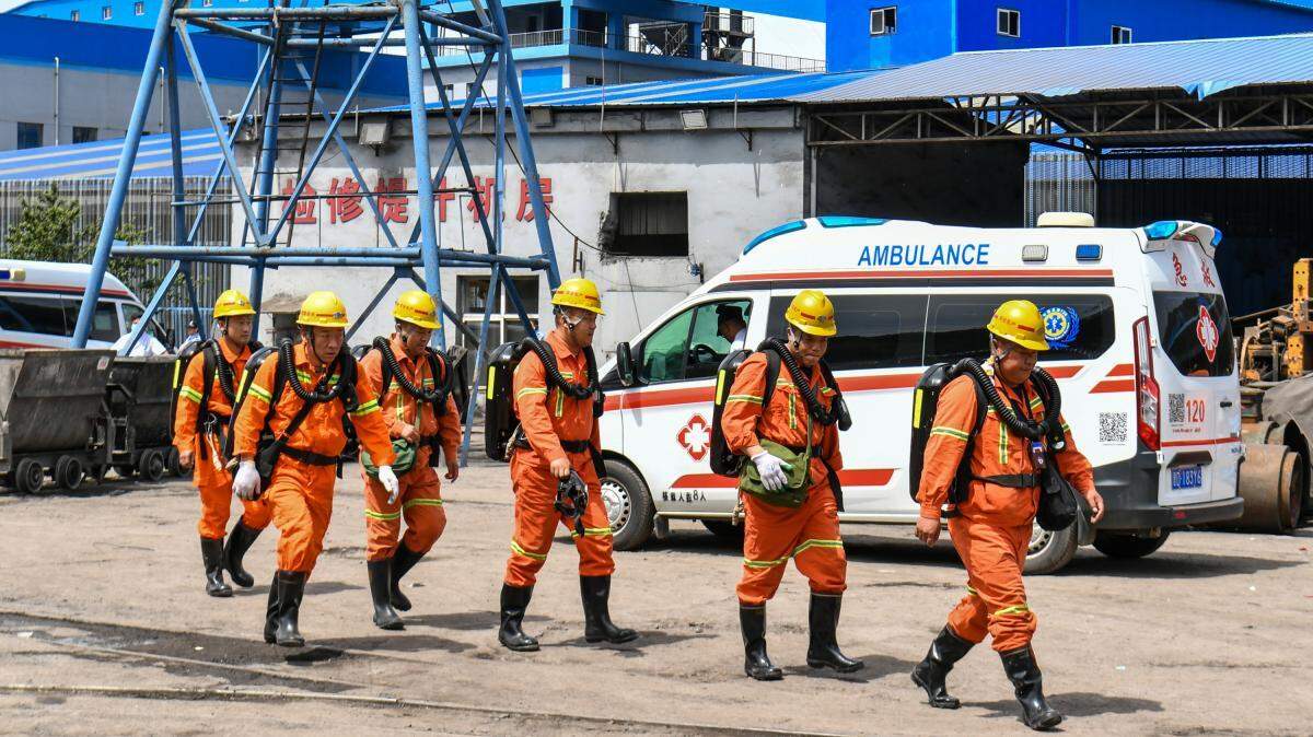 Gran explosión en una mina en China deja al menos 90 muertos 9 nueve desaparecidos. Los equipos de rescate continuaban este sábado las labores de búsqueda en la mina Liushenyu, en la provincia china de Shanxi (centro).