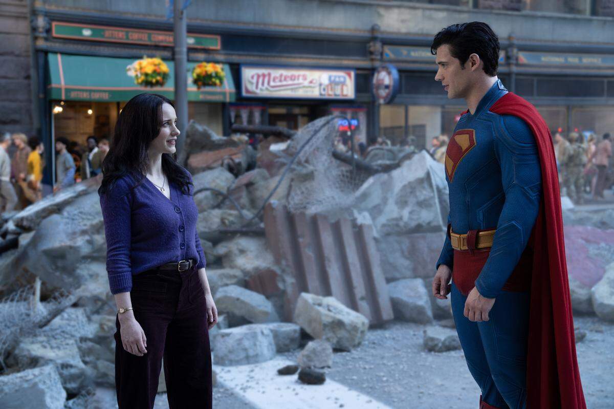Rachel Brosnahan en el papel de Lois Lane y David Corenswet como Superman.