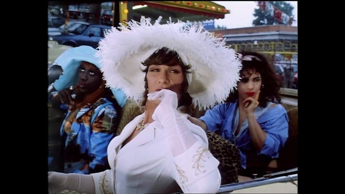 En Coral Gables Art Cinema ‘To Wong Foo, Thanks for Everything! Julie Newmar’ (1995), comedia de aventuras sobre a tres drag queens profesionales que emprenden el viaje de su vida por las carreteras de Estados Unidos.
