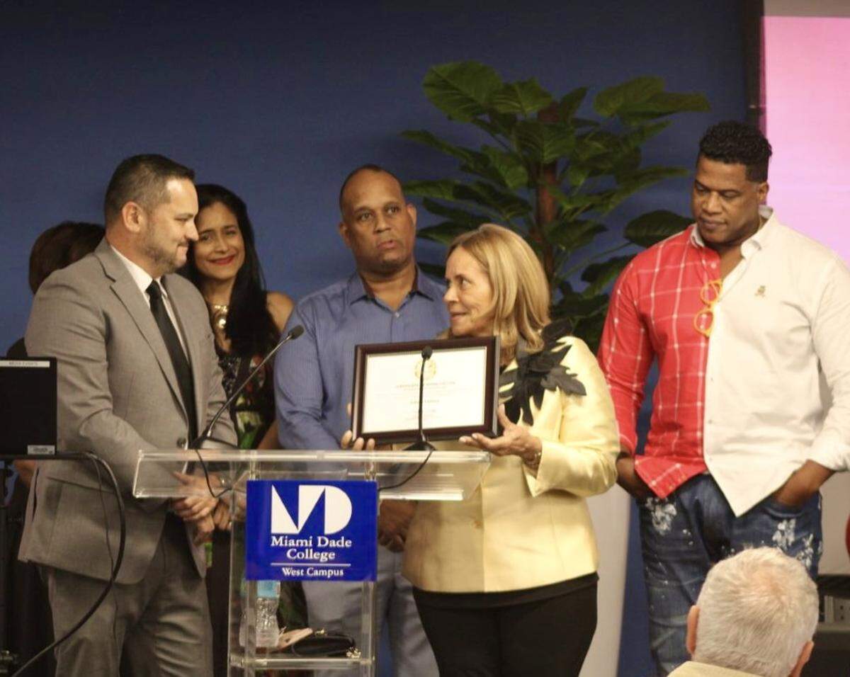 Christian Ceballos, Josefina Flores de Ventura y Jandy Ventura.