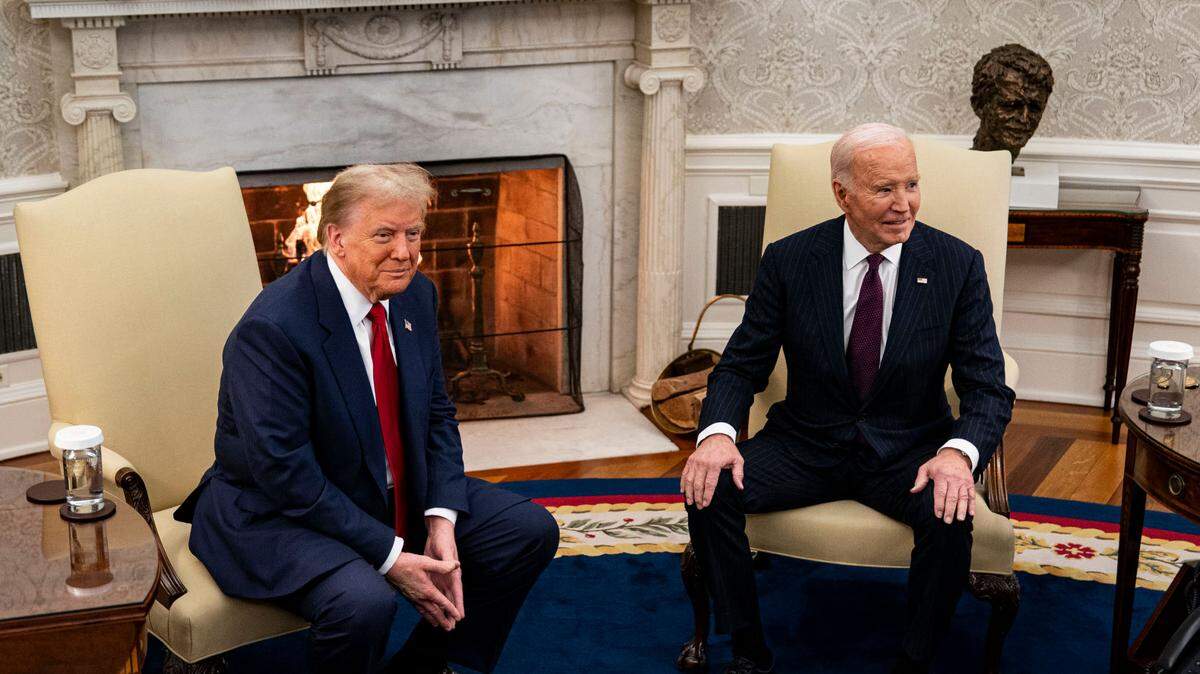 El presidente de los Estados Unidos, Joe Biden, a la derecha, y el presidente electo Donald Trump durante una reunión en el Despacho Oval de la Casa Blanca en Washington, DC, el miércoles 13 de noviembre de 2024.