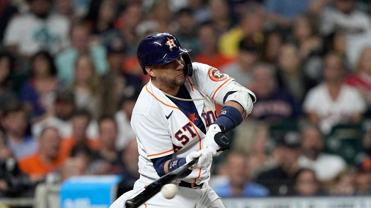 A palo limpio de principio a fin durante una temporada larga de 162 partidos ante el mejor pitcheo del mundo, Yuli Gurriel escribió una página de gloria al convertirse a los 37 años de edad en el pelotero latino de mayor edad en conquistar una corona de bateo, el segundo cubano en ganarlo y el primero proveniente de las Series Nacionales.