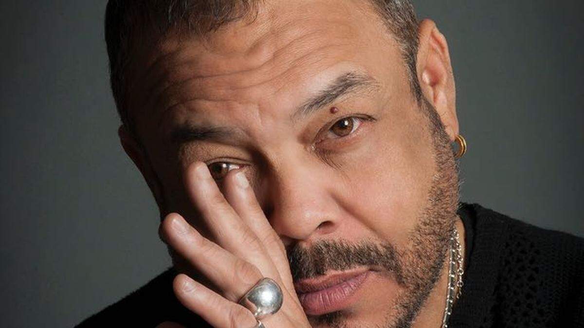 Francisco Céspedes: “Quiero contribuir, desde el privilegio de que soy un cantante y compositor que la gente conoce por mis éxitos y canciones, para modestamente denunciar a un gobierno dictatorial. Esto no es una pose publicitaria ni política, sino una cuestión de principio solidario”.
