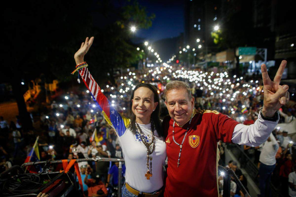 Foto de archivo. La líder opositora de Venezuela María Corina Machado afirmó este martes que las amenazas del presidente Nicolás Maduro, que buscará una segunda reelección en los comicios de este domingo, “ya no asustan a nadie”, luego de que el líder chavista manifestara que en las votaciones se escogerá entre guerra y paz.