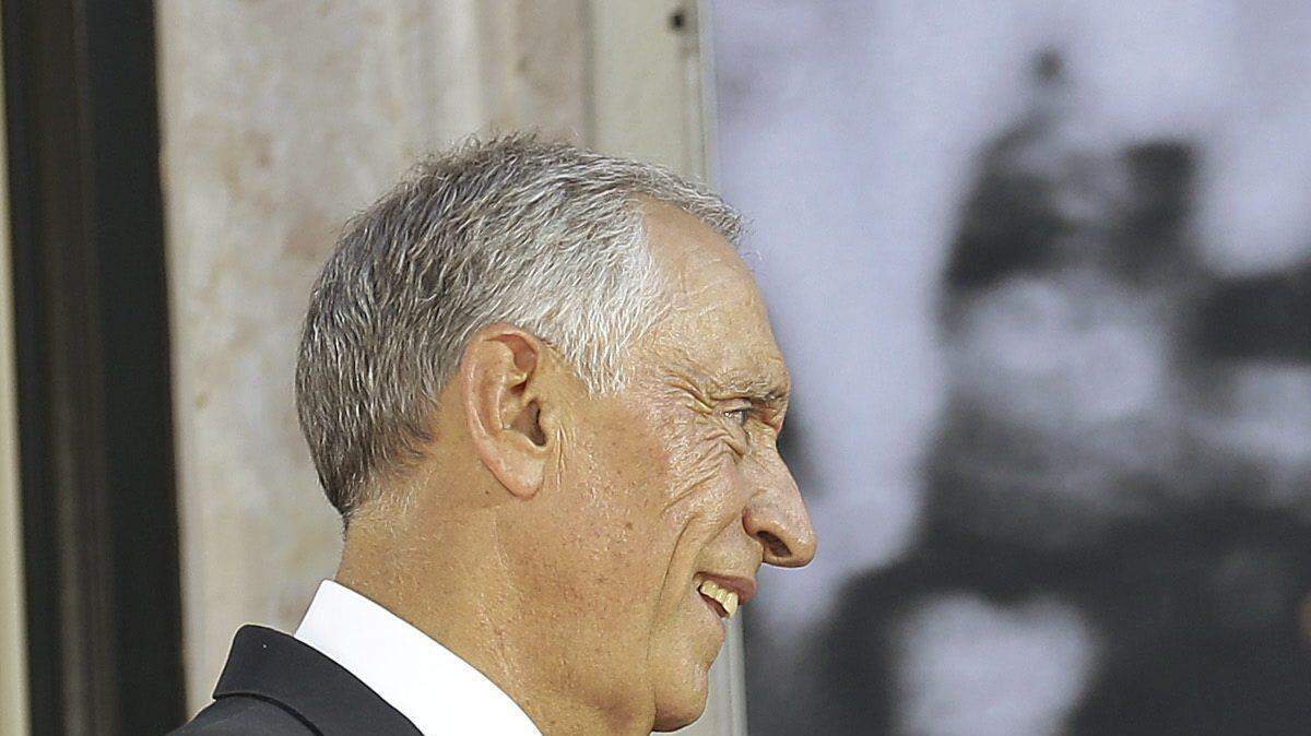 Foto de archivo del 23 de julio de 2016 de Mario Soares (C), dirigente histórico socialista portugués y ex presidente, durante una ceremonia de homenaje a Palacio de Sao Bento, Lisboa, Portugal. Se informó de que Mario Soares murió en Lisboa a los 92 años de edad el 07 de enero de 2017.