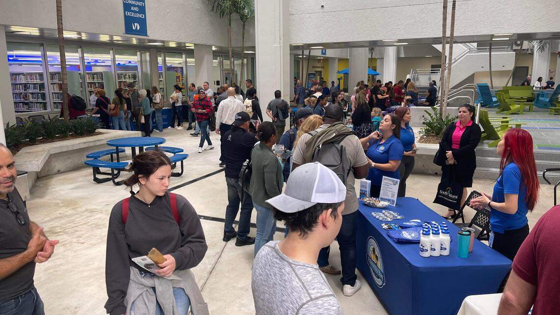 Una feria de trabajo organizada por la oficina de la congresista María Elvira Salazar le permitirá conocer a representantes de más de 50 compañías públicas y privadas de Miami, el 12 de septiembre en el recinto Padrón de Miami Dade College, en La Pequeña Habana.