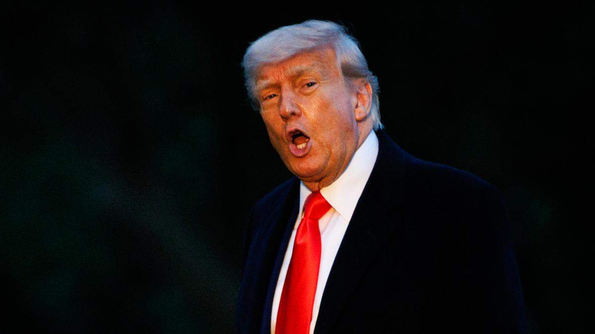 El presidente estadounidense, Donald Trump, criticó este domingo los últimos ataques rusos sobre Ucrania y dijo que está meditando imponer sanciones a Moscú porque el presidente Vladímir Putin “esta matando a mucha gente”.