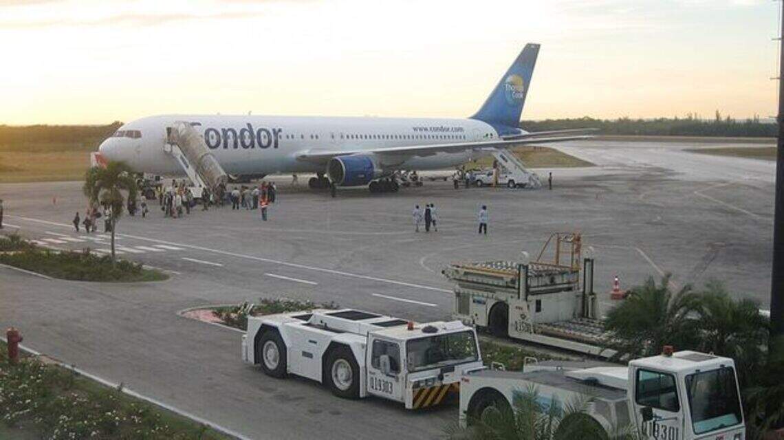 Embajada de EEUU en Cuba anuncia vuelos directos desde Miami a la isla