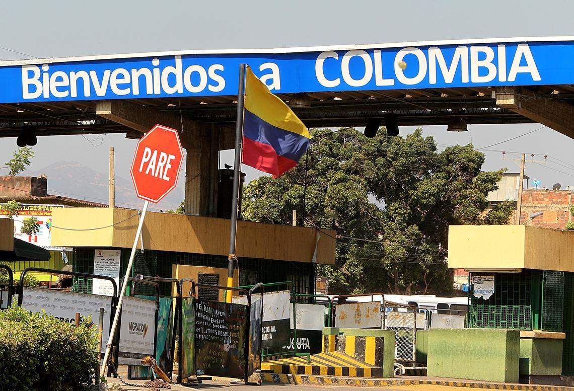 La frontera entre Colombia y Venezuela permanecía cerrada días después de fuertes enfrentamientos entre manifestantes y fuerzas del gobierno de Venezuela ante el intento de entrar a territorio venezolano la asistencia humanitaria internacional, en el Puente Internacional Simón Bolívar, en una imagen del lunes 25 de febrero del 2109.