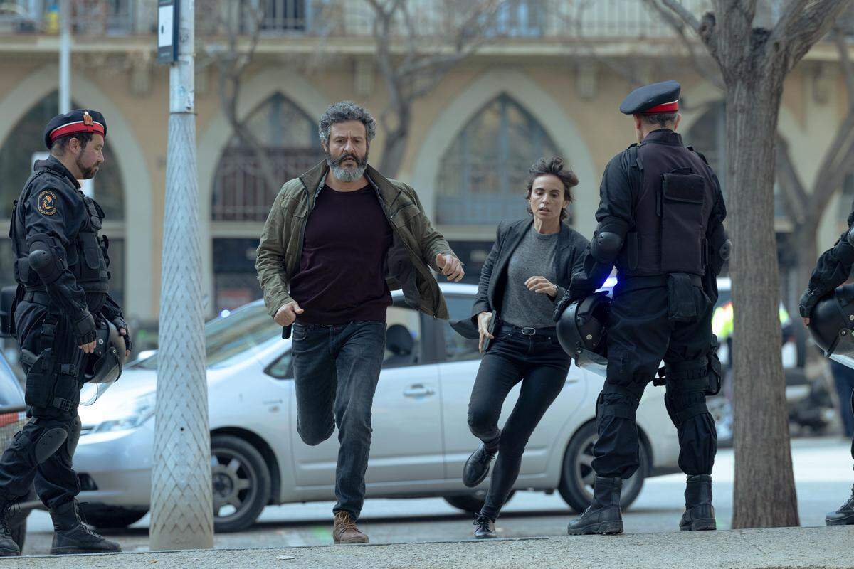 En Netflix la serie de suspenso española ‘Ciudad de sombras’ (2025) ambientada en Barcelona.