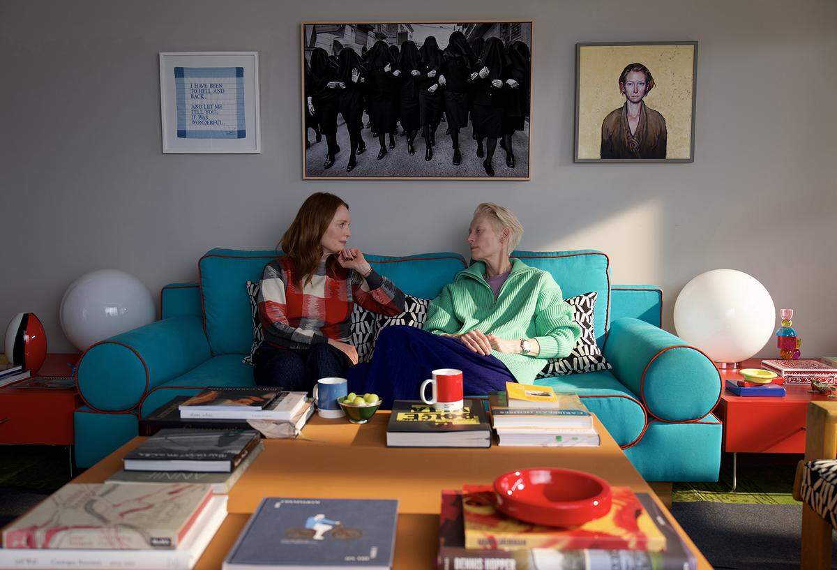 En Coral Gables Art Cinema se presenta ‘The Room Next Door’ (2024) del director Pedro Almodóvar con Tilda Swinton, Julianne Moore y Juan Diego Botto.