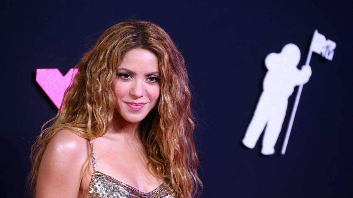 Descubren a Shakira cenando con un hombre misterioso en exclusivo restaurante de Miami.