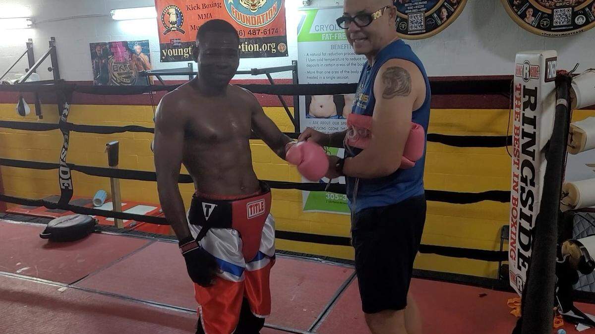 Guillermo Rigondeaux se prepara para llegar en la mejor manera posible a su debut en Bare Knuckle Fighting Championship este 21 de junio y entrena sin descanso en el Gimnasio Young Tiger del profesor Eric Castaños.